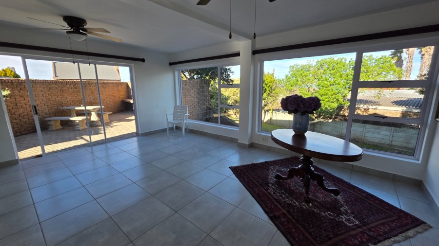 5 Bedroom Property for Sale in Dana Bay Western Cape